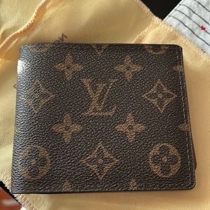 Faux Classic style wallet